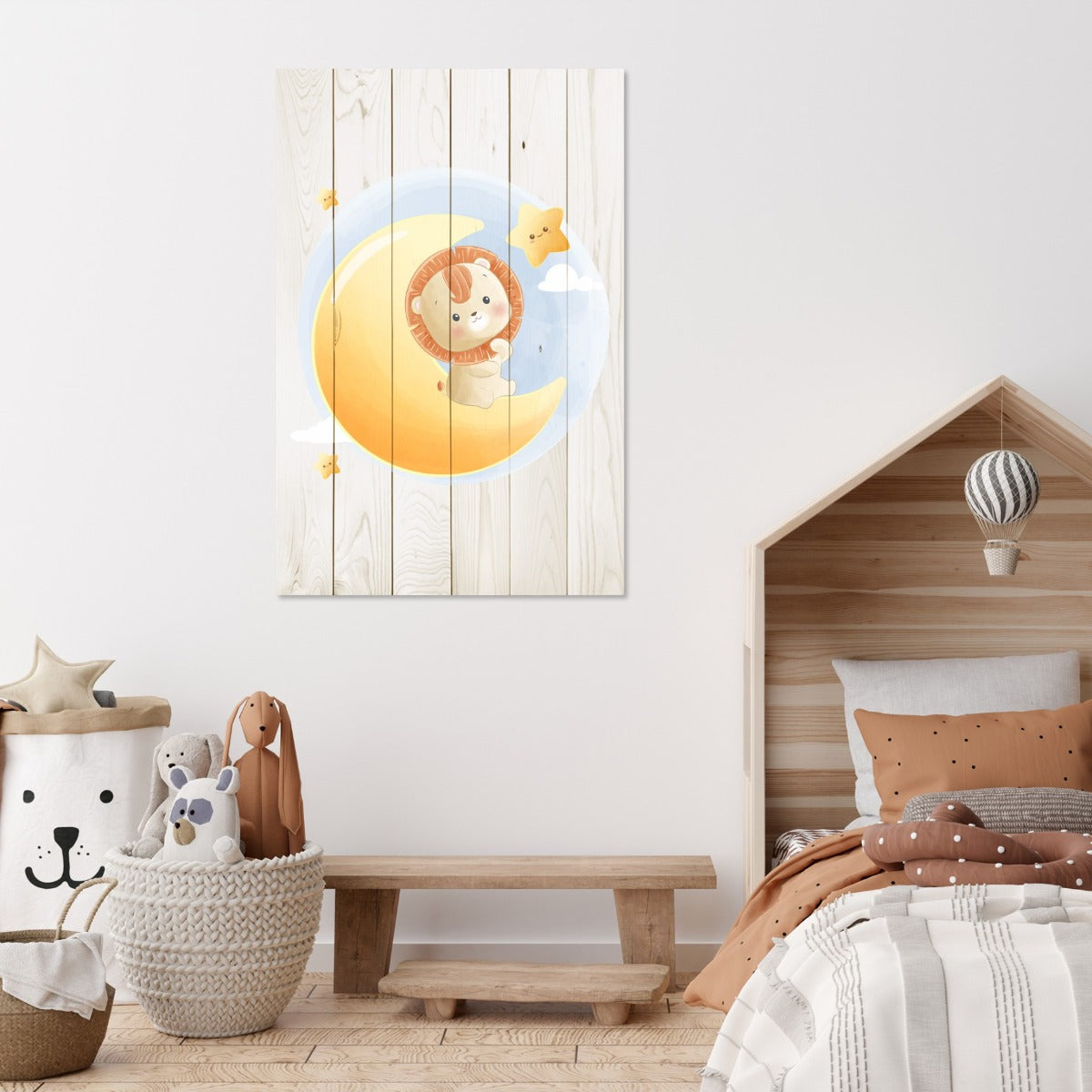 Obraz Drevený Roztomilý Malý Lev Sedí na Mesiaci-20x30 cm